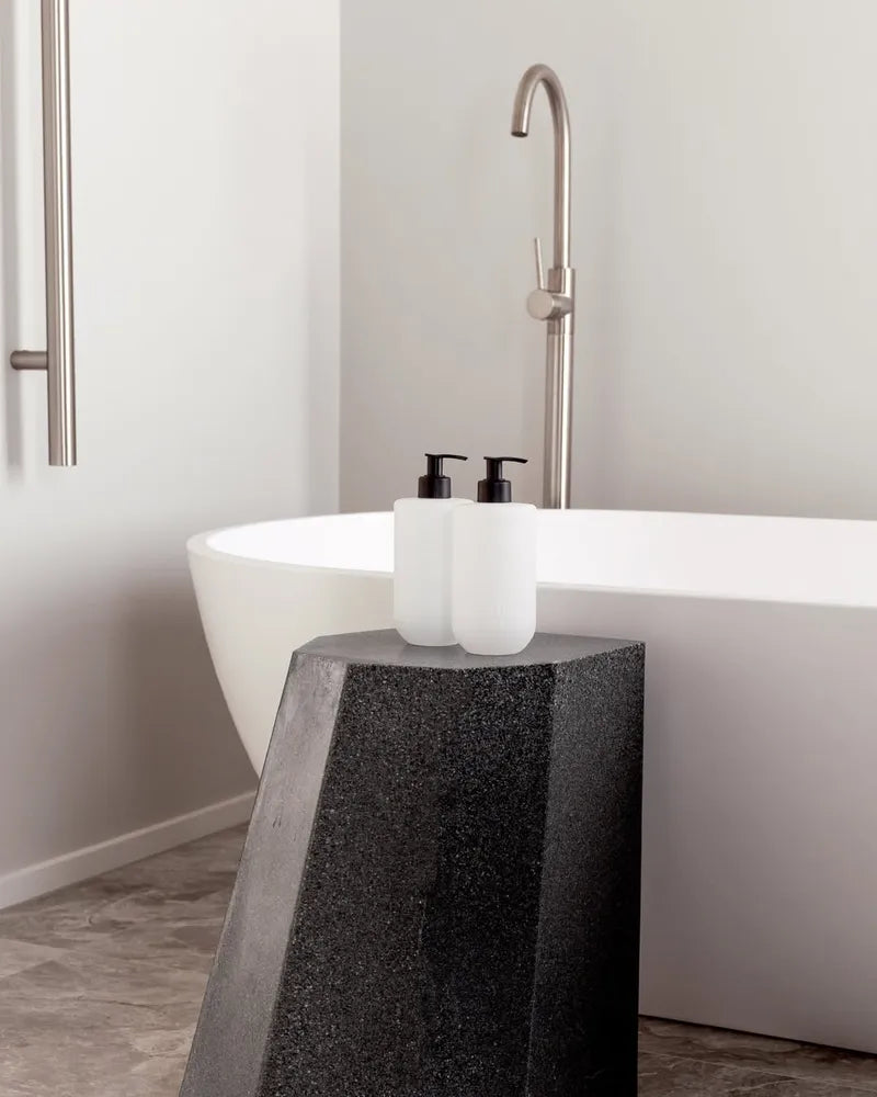 THE AROMATHERAPY CO Smith & Co Hand & Body Lotion - Tonka & White Musk