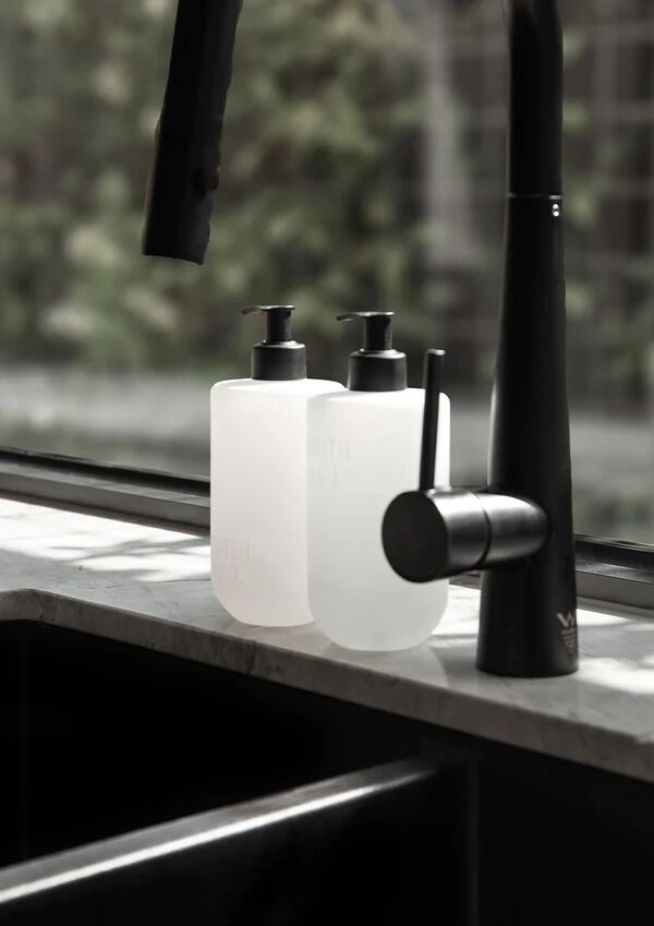 THE AROMATHERAPY CO Smith & Co Hand & Body Lotion - Tonka & White Musk