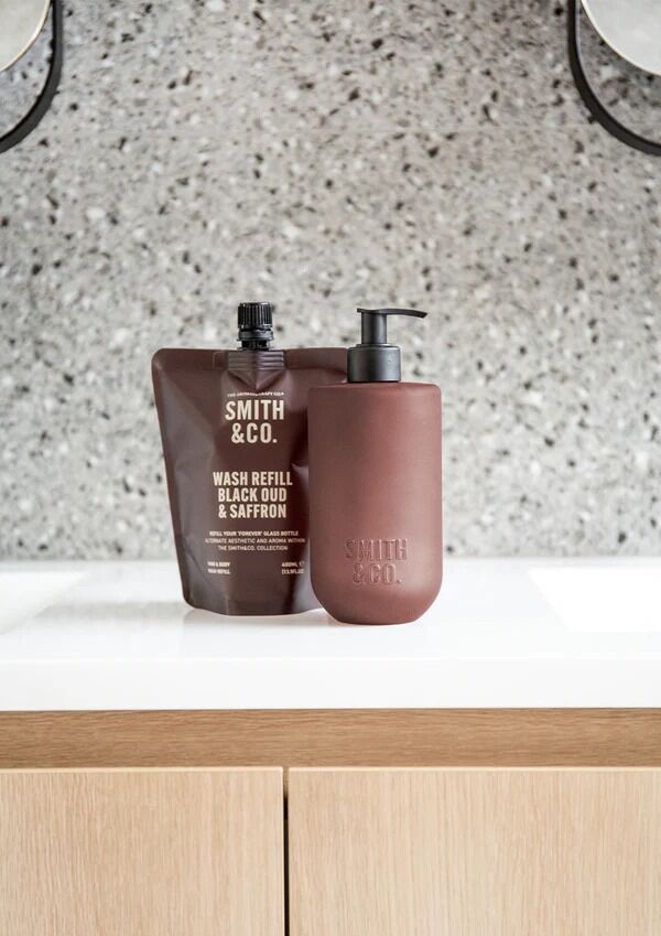 THE AROMATHERAPY CO Smith & Co Hand & Body Lotion - Black Oud & Saffron
