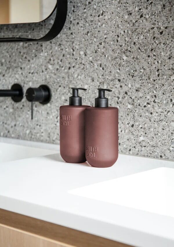 THE AROMATHERAPY CO Smith & Co Hand & Body Lotion - Black Oud & Saffron