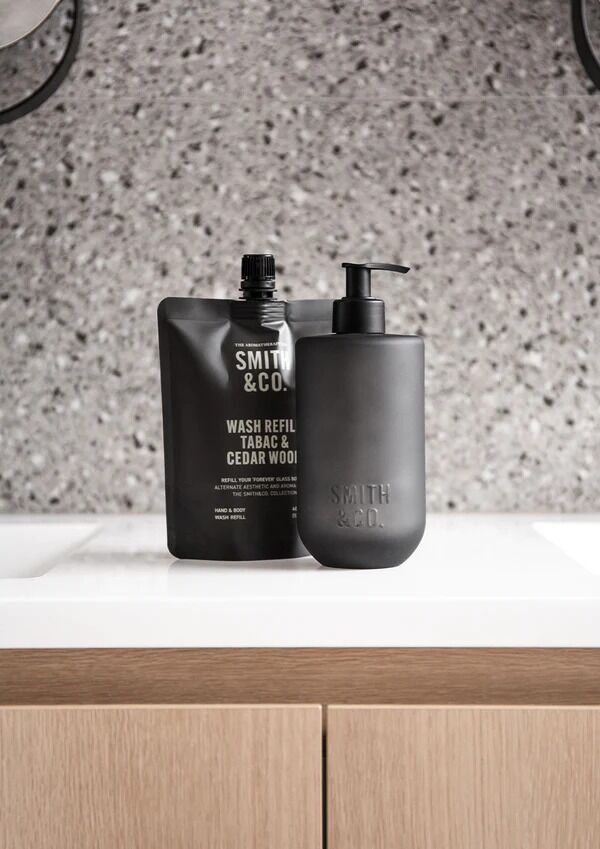 THE AROMATHERAPY CO Smith & Co Hand & Body Wash Refill - Tabac & Cedarwood