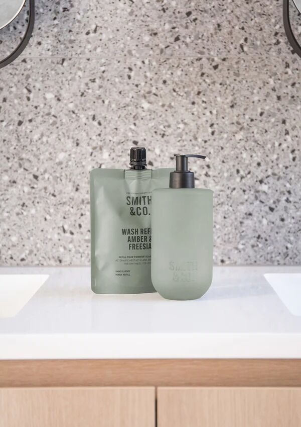 THE AROMATHERAPY CO Smith & Co Hand & Body Wash Refill - Amber & Freesia