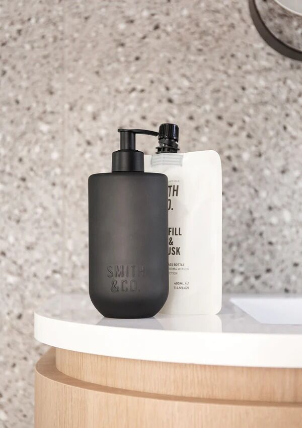 THE AROMATHERAPY CO Smith & Co Hand & Body Wash Refill - Tonka & White Musk