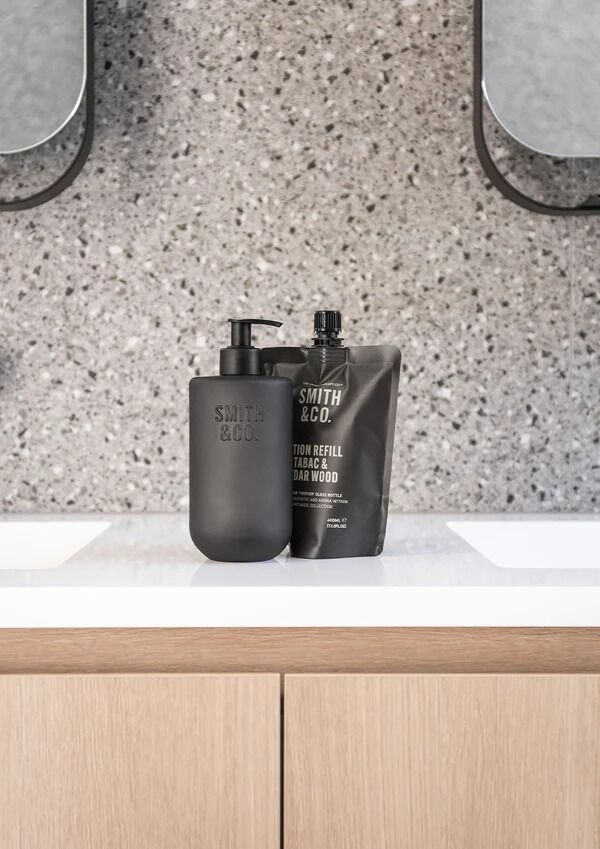 THE AROMATHERAPY CO Smith & Co Hand & Body Lotion Refill - Tabac & Cedarwood