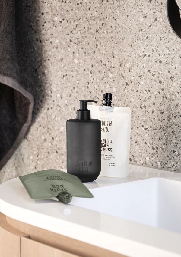 THE AROMATHERAPY CO Smith & Co Hand & Body Lotion Refill - Tonka & White Musk