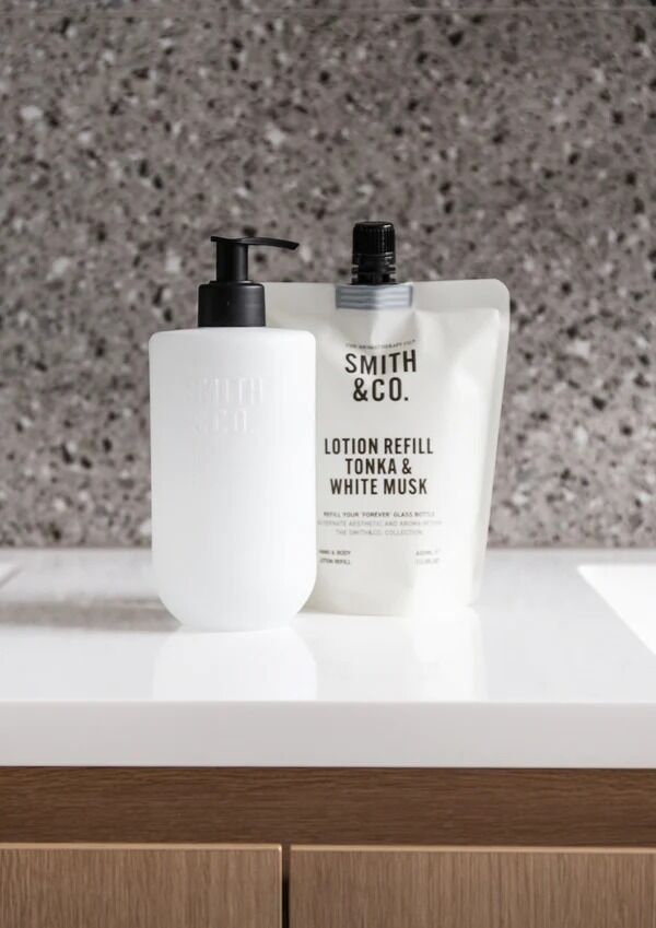 THE AROMATHERAPY CO Smith & Co Hand & Body Lotion Refill - Tonka & White Musk