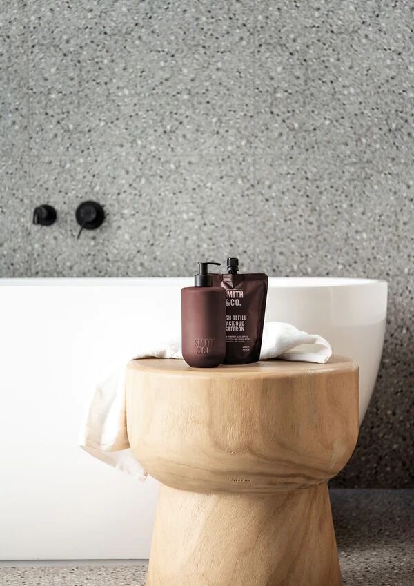 THE AROMATHERAPY CO Smith & Co Hand & Body Lotion Refill - Black Oud & Saffron