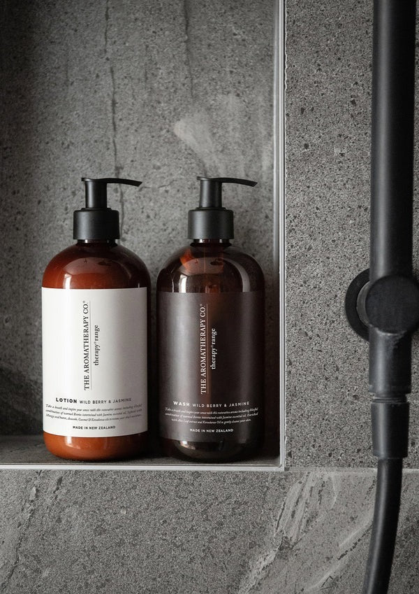 THE AROMATHERAPY CO Therapy Hand & Body Lotion - Wild Berry & Jasmine