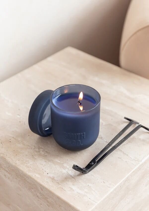 THE AROMATHERAPY CO Smith & Co Candle - Smoked Suede & Bergamot
