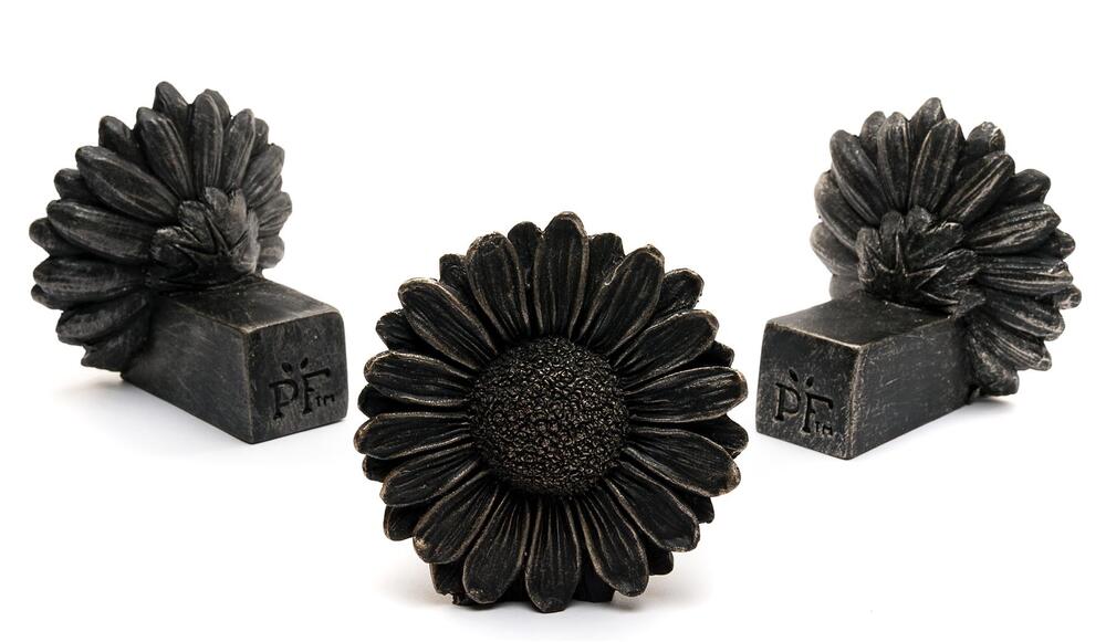 Jardinopia Potty Feet - Antique Bronze Daisy (Set Of 3)