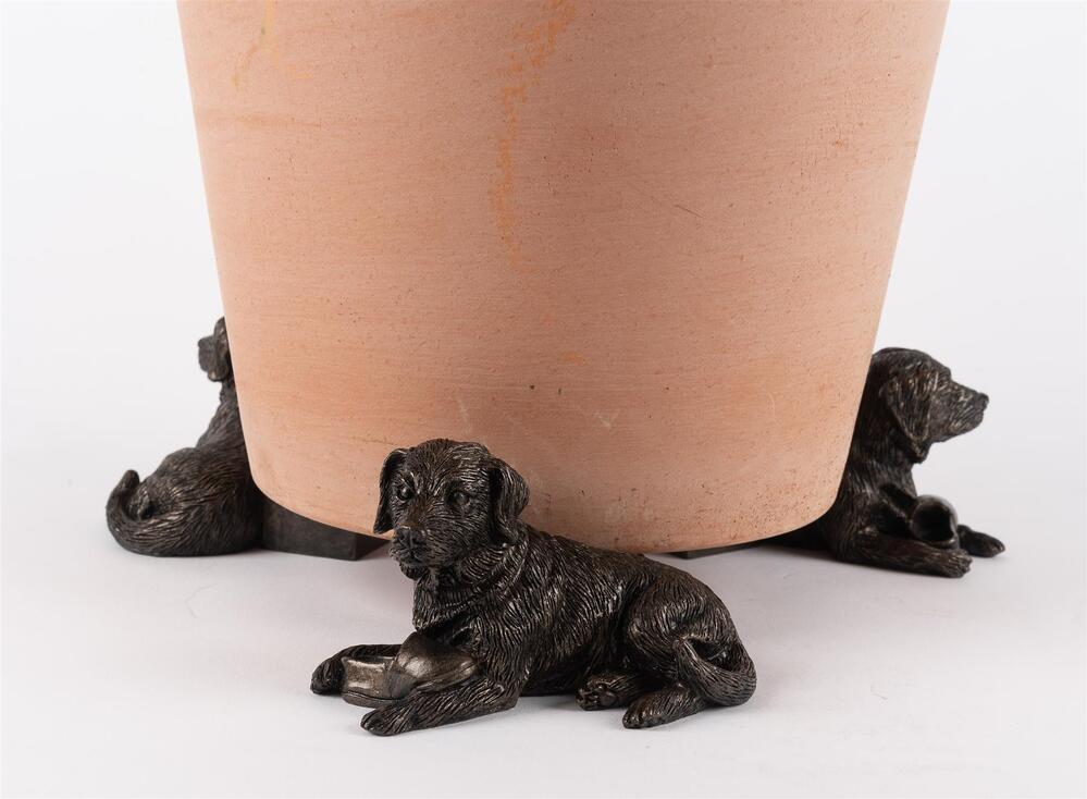 Jardinopia Potty Feet - Antique Bronze Resting Labrador (Set Of 3)