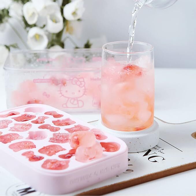 Chefmade x Sanrio - Hello Kitty Ice Cube Tray with Lid & Bin