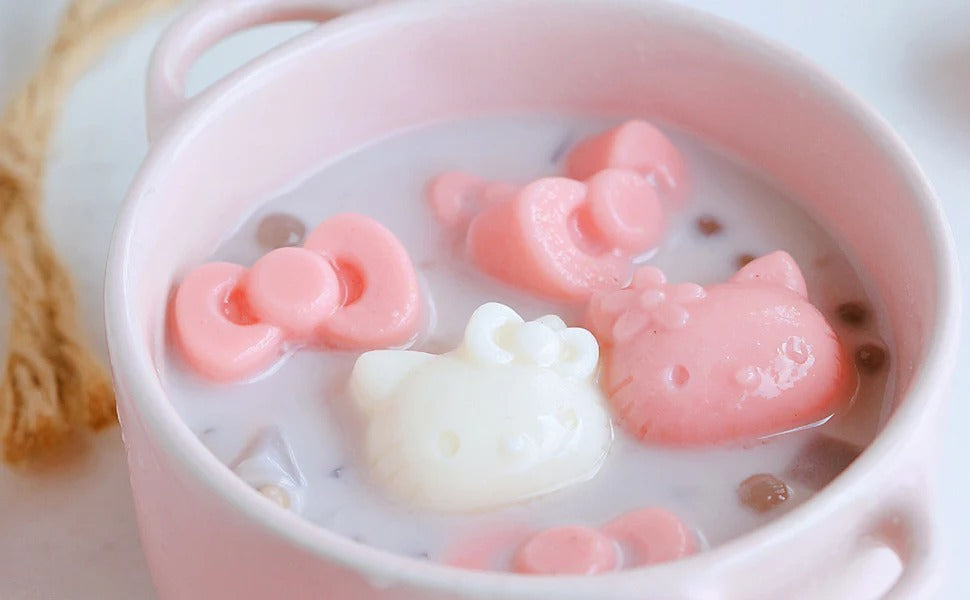 Chefmade x Sanrio - Hello Kitty Ice Cube Tray with Lid & Bin