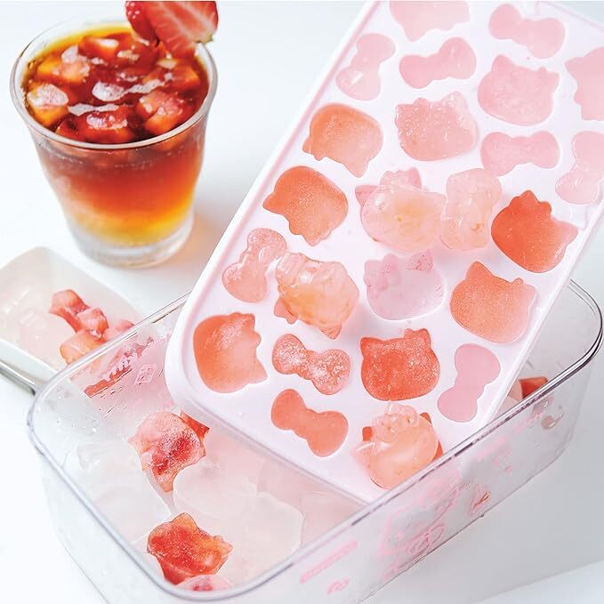 Chefmade x Sanrio - Hello Kitty Ice Cube Tray with Lid & Bin