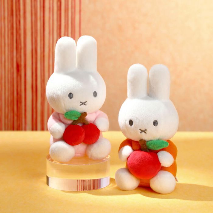 Miffy Plush - Miffy with Apple 20cm