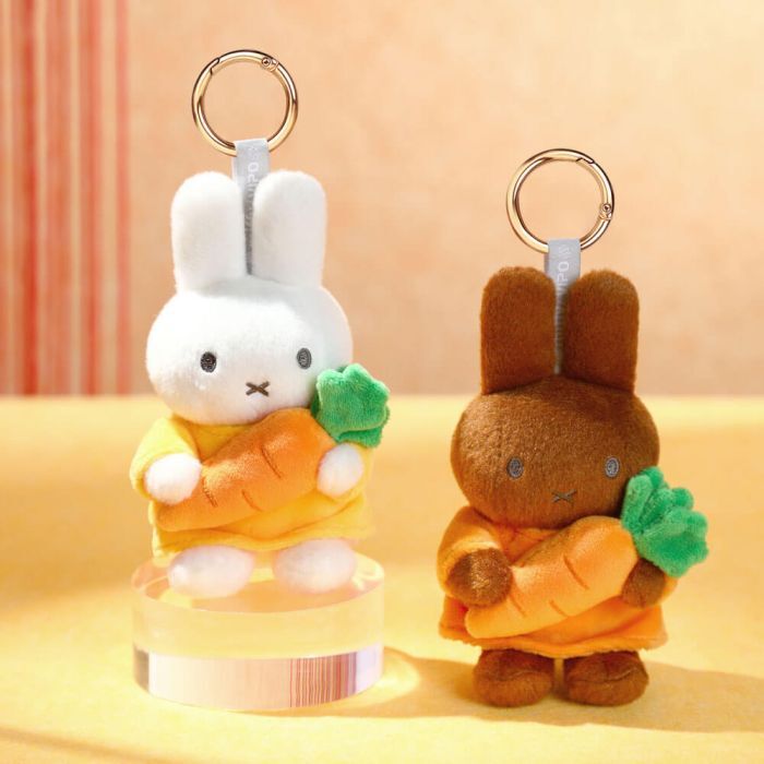 Miffy Keyring - Miffy with Carrot