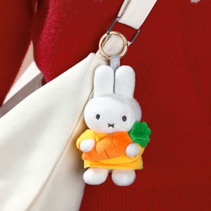 Miffy Keyring - Miffy with Carrot