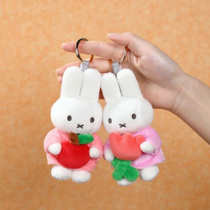 Miffy Keyring - Miffy with Apple