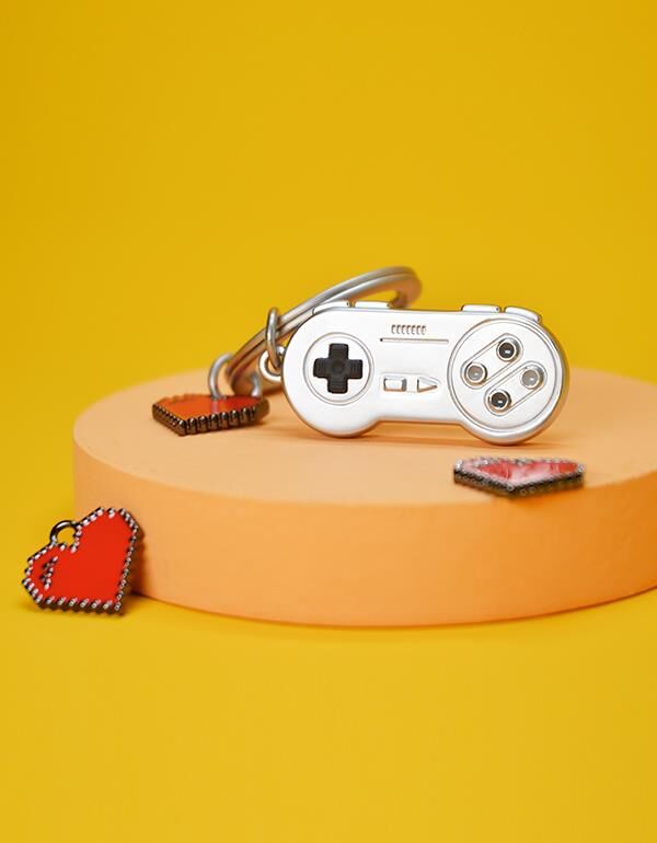 Metalmorphose Keychain - Game Controller