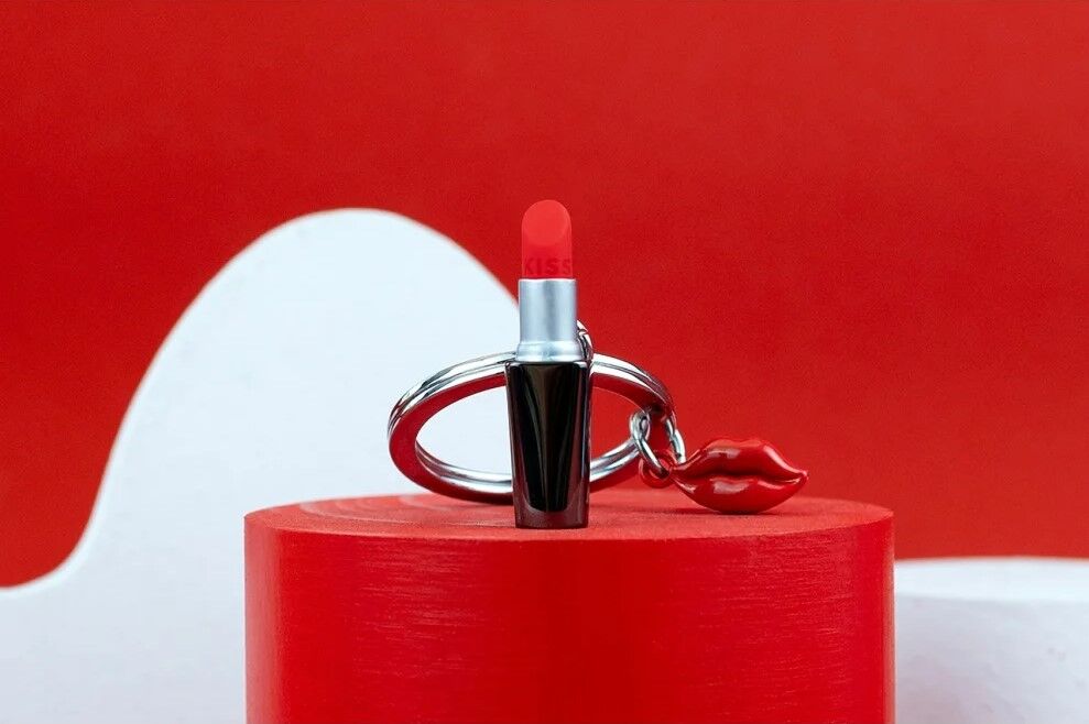 Metalmorphose Keychain - Kiss Lipstick