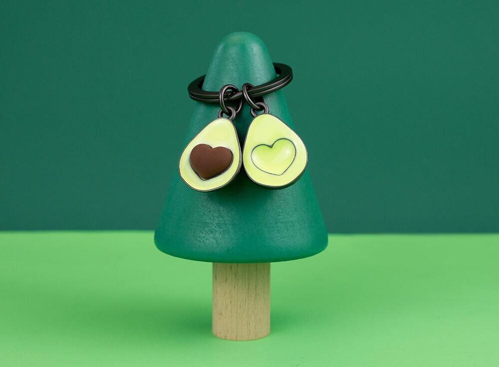 Metalmorphose Keychain - Avocado with Heart-Shaped Pit
