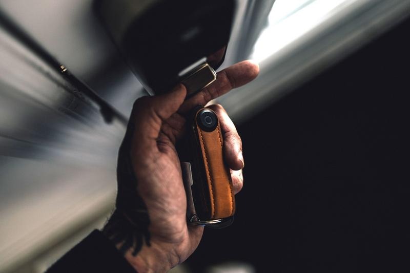 Orbitkey 2.0 Crazy Horse Leather - Chestnut Brown