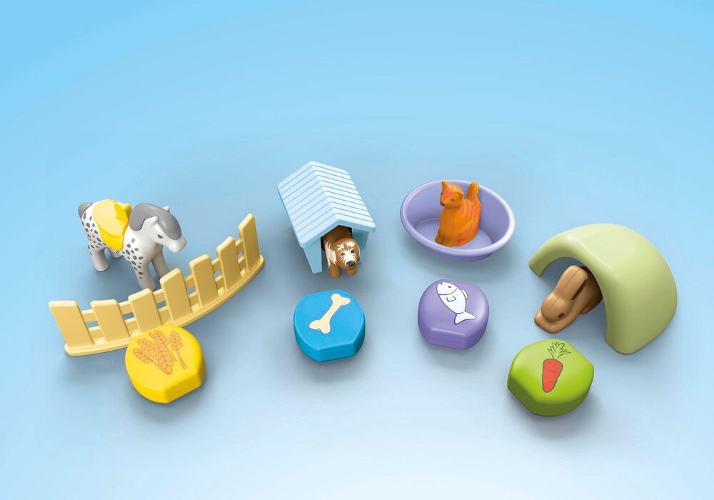 Playmobil JUNIOR - Animal Home with Treat Dispenser