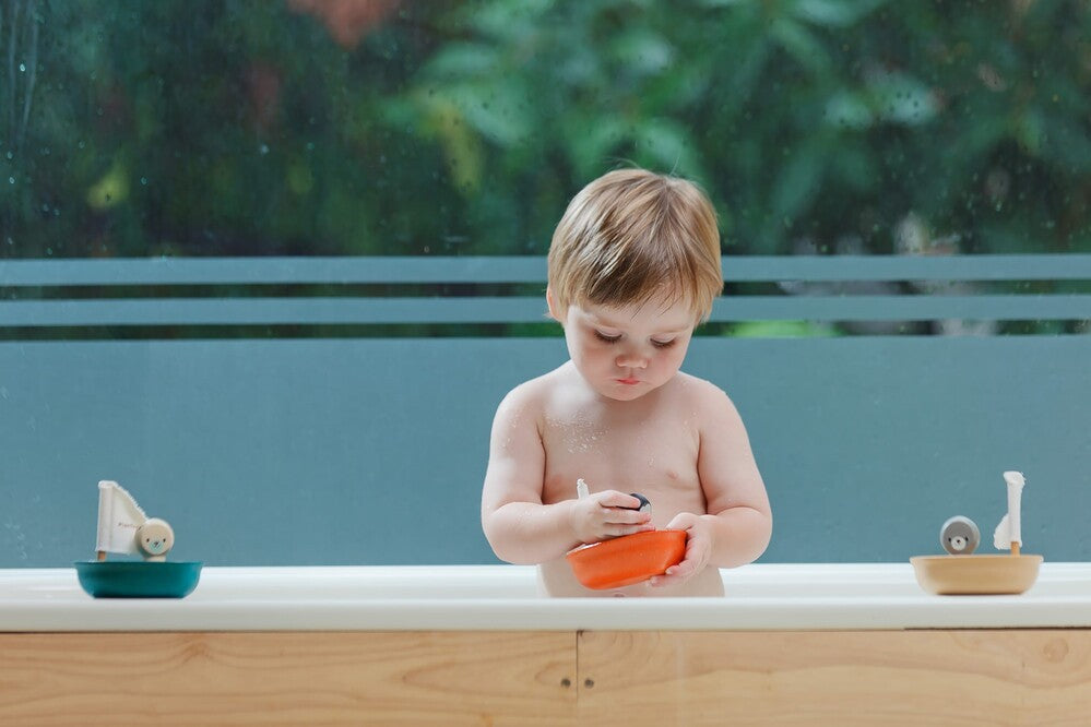 PlanToys Water Play - Sailing Boat - Penguin