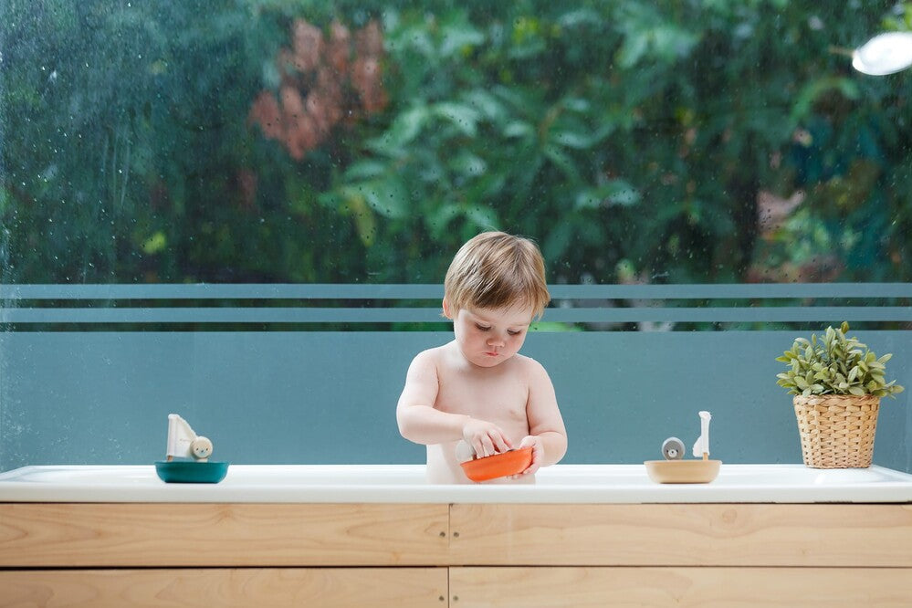 PlanToys Water Play - Sailing Boat - Penguin