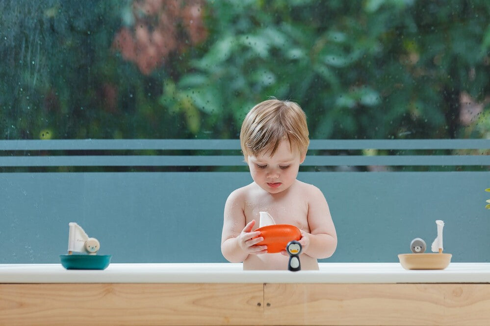 PlanToys Water Play - Sailing Boat - Penguin