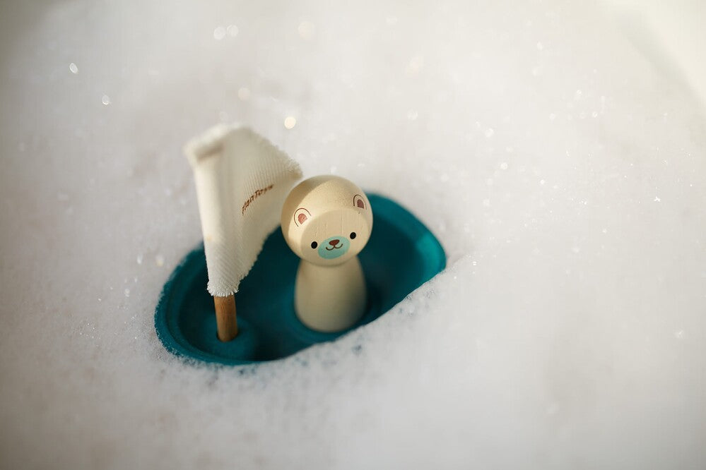 PlanToys Water Play - Sailing Boat - Polar Bear