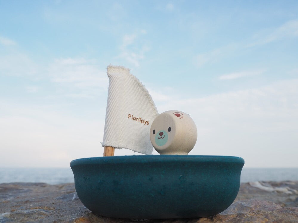 PlanToys Water Play - Sailing Boat - Polar Bear