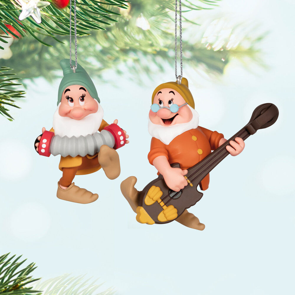 2024 Hallmark Keepsake Ornament - Disney Snow White and the Seven Dwarfs Bashful and Doc Porcelain (Set of 2)