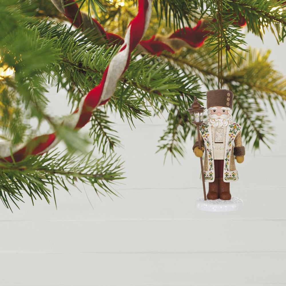 2022 Hallmark Keepsake Ornament - Noble Nutcrackers Count of Cozy