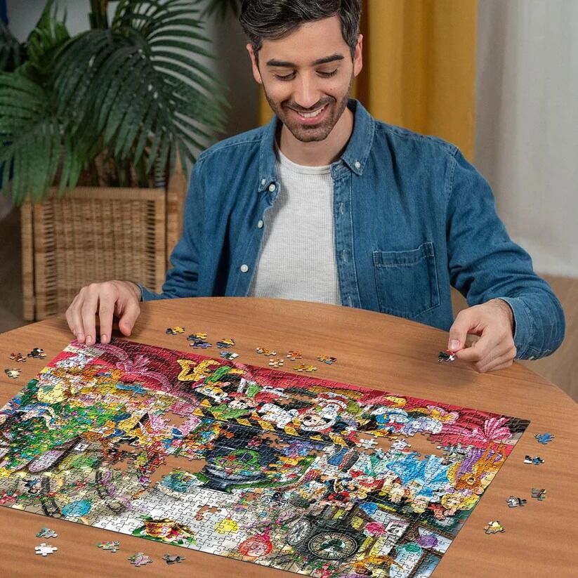 Ravensburger Puzzle 1000pc - Disney All Aboard for Christmas!