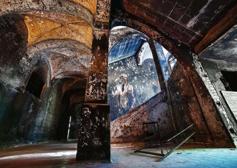 Ravensburger Puzzle 1000pc - Lost Places Alpenhaus Graffito
