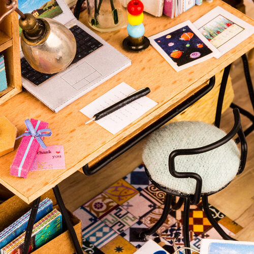 Rolife Wooden Model - DIY Minature House SOHO time