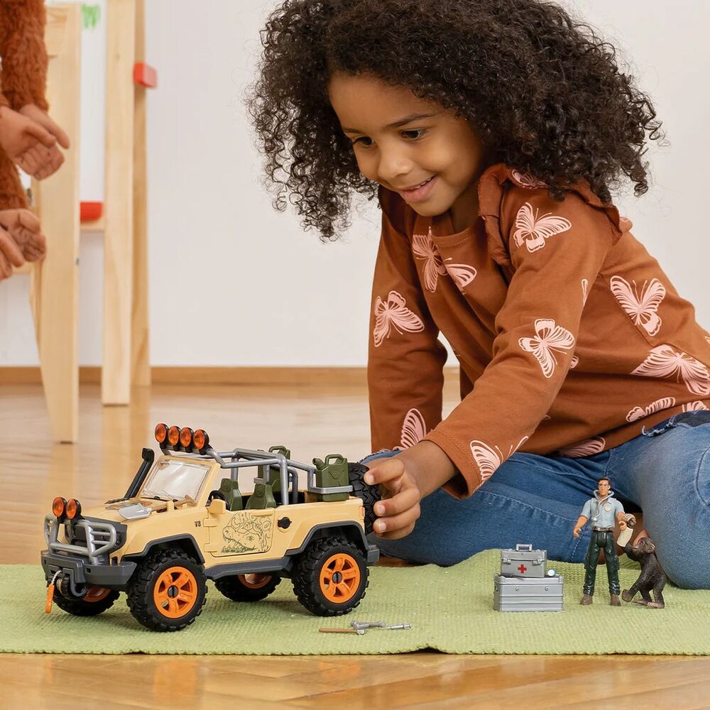 Schleich Wild Life - 4x4 Vehicle with Winch