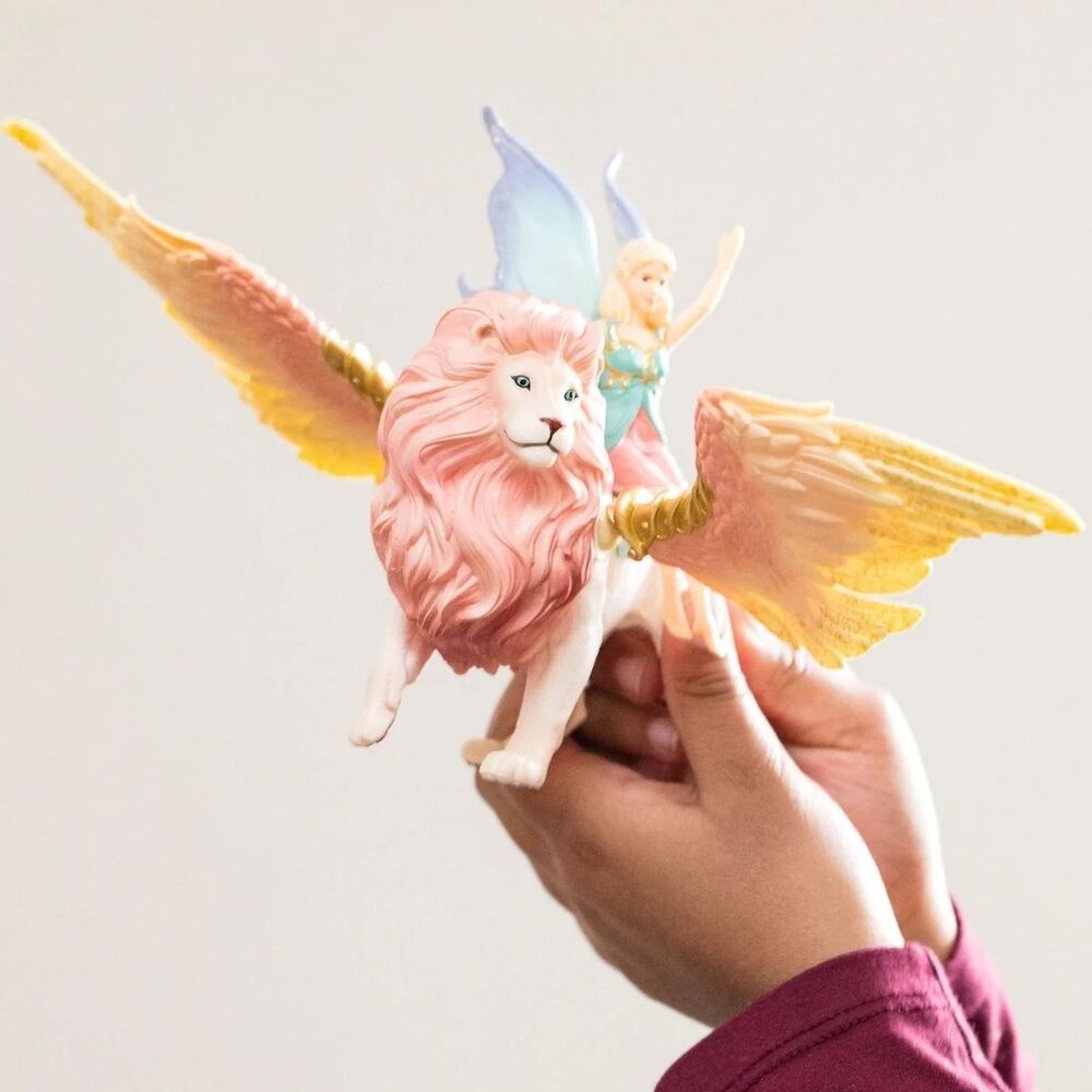 Schleich Bayala - Fairy in Flight on Winged Lion