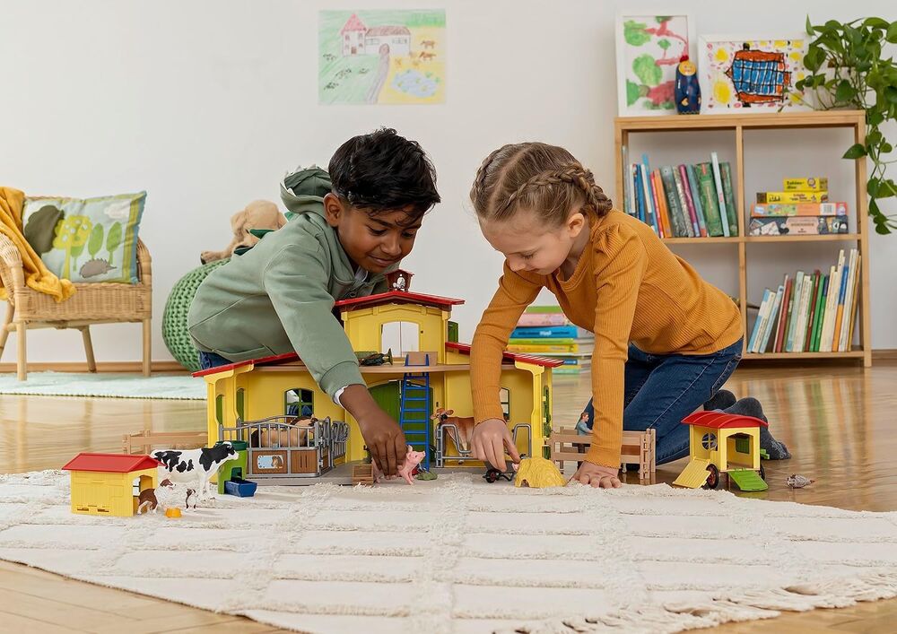 Schleich Farm World - Farm with Chicken Coop and Horse Box