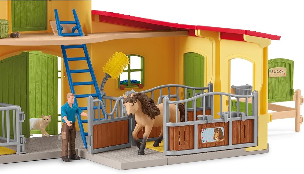 Schleich Farm World - Farm with Chicken Coop and Horse Box