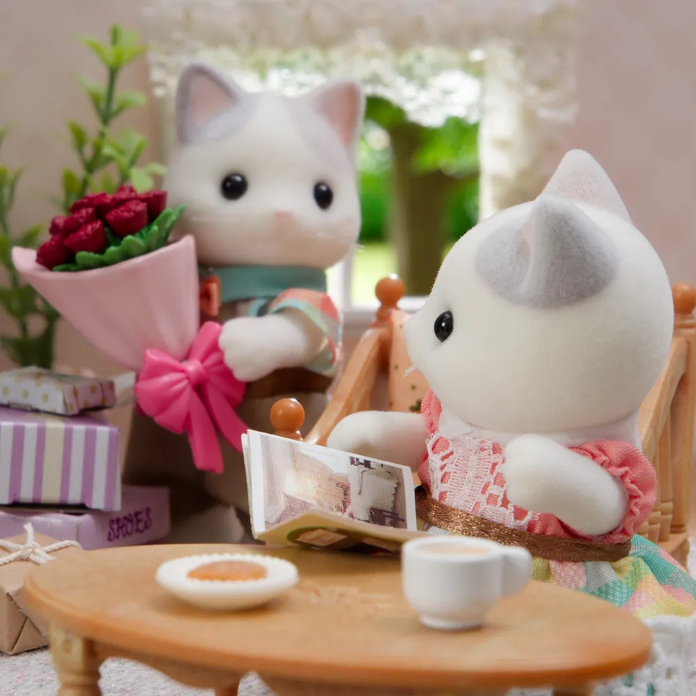Sylvanian Families - Latte Cat Family
