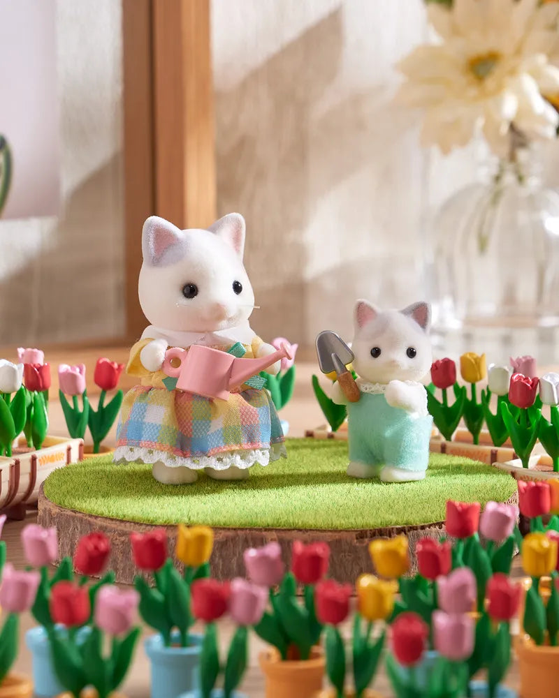 Sylvanian Families - Latte Cat Family