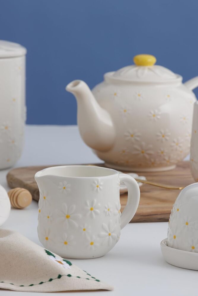 Price & Kensington - Daisy Milk Jug (275ml)
