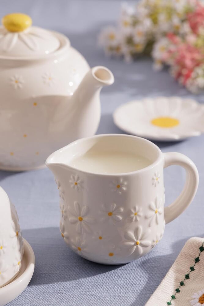 Price & Kensington - Daisy Milk Jug (275ml)