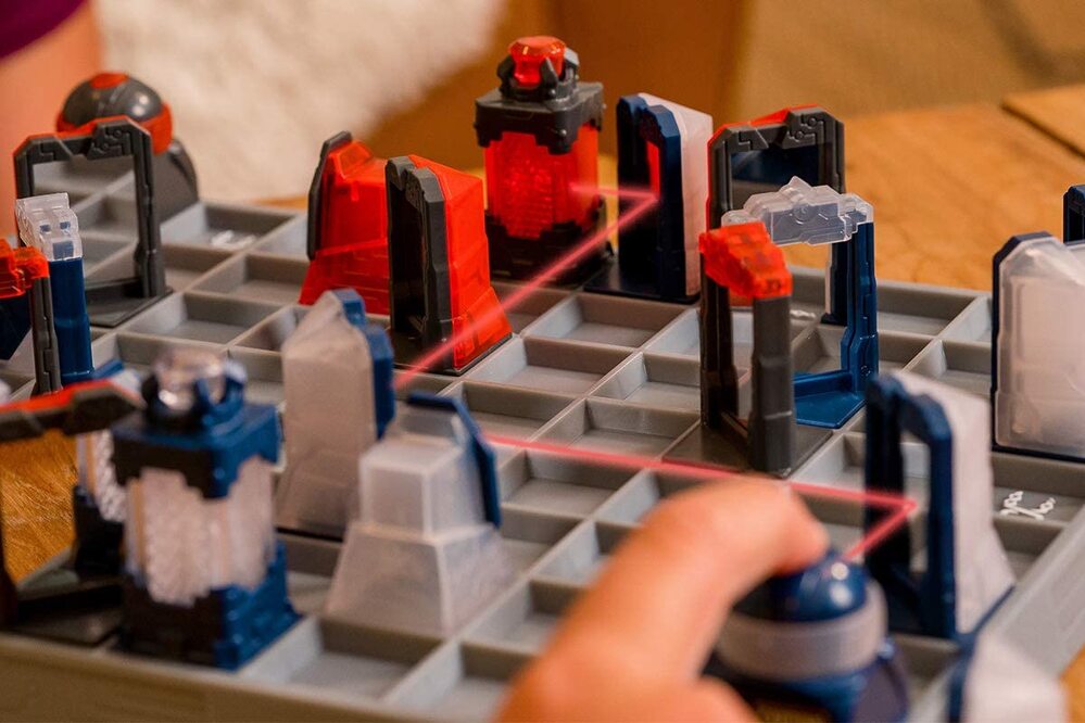 ThinkFun - Laser Chess Game