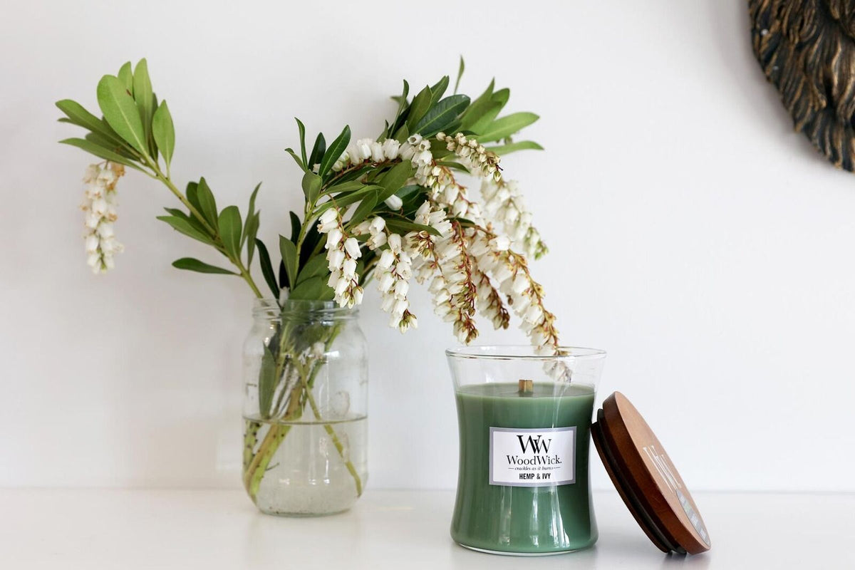 WoodWick Medium Candle - Hemp & Ivy