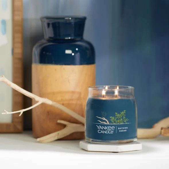 Yankee Candle Signature Medium Jar - Bayside Cedar