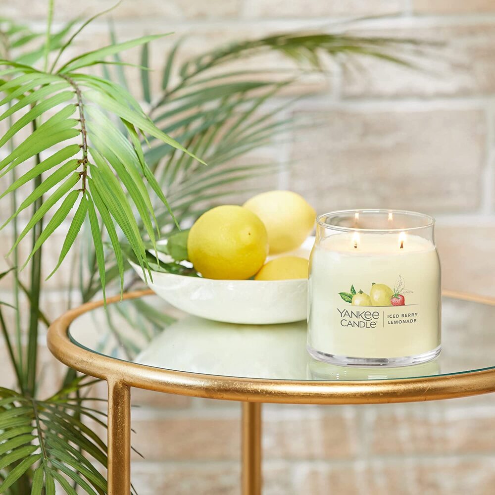Yankee Candle Signature Medium Jar - Iced Berry Lemonade