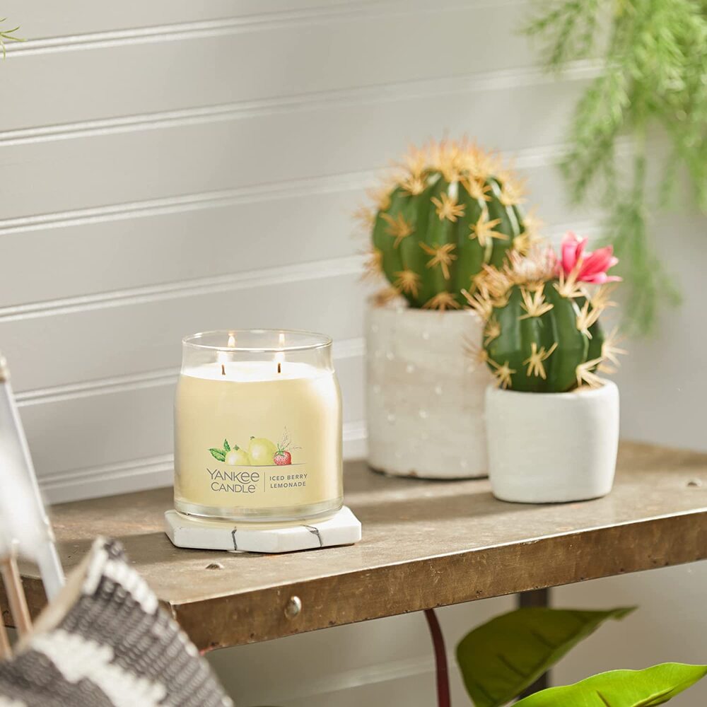 Yankee Candle Signature Medium Jar - Iced Berry Lemonade